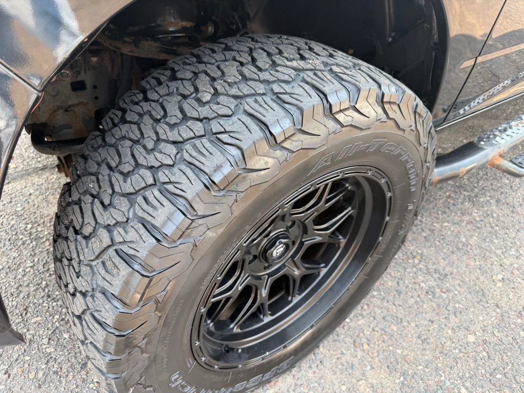 Used 2019 RAM 1500 Classic SLT w/ Black Appearance Group AWD/4WD image 22