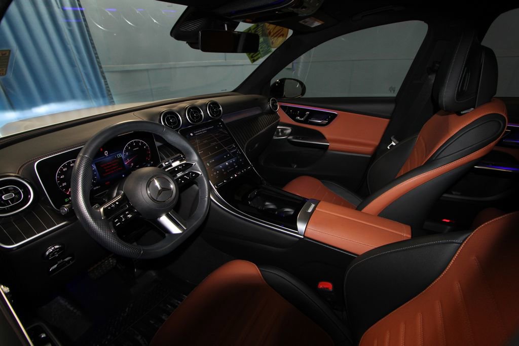 Used 2023 Mercedes-Benz GLC 300 image 2