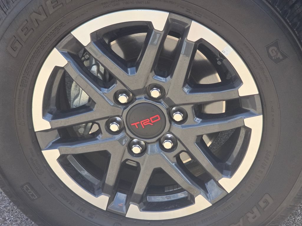 Used 2025 Toyota Tacoma TRD Sport AWD/4WD image 8
