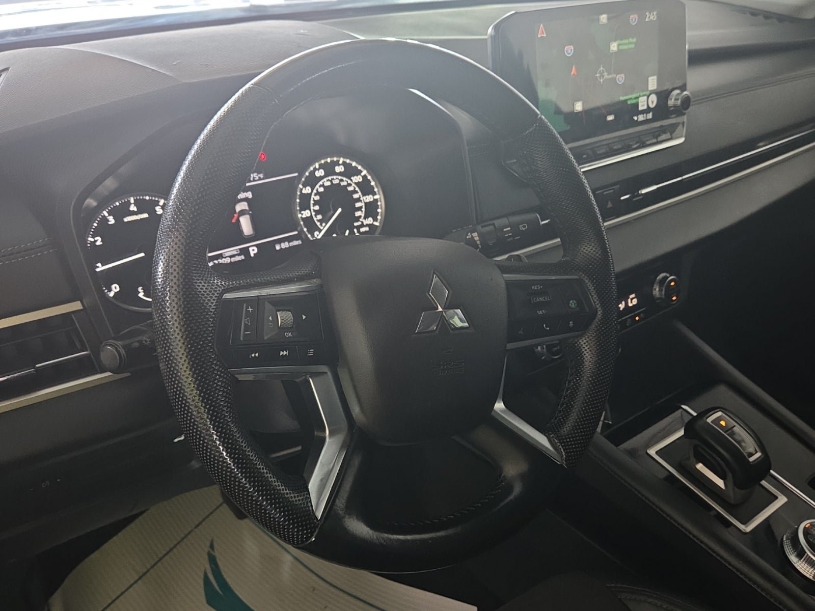 Used 2023 Mitsubishi Outlander SE Black Edition FWD image 10