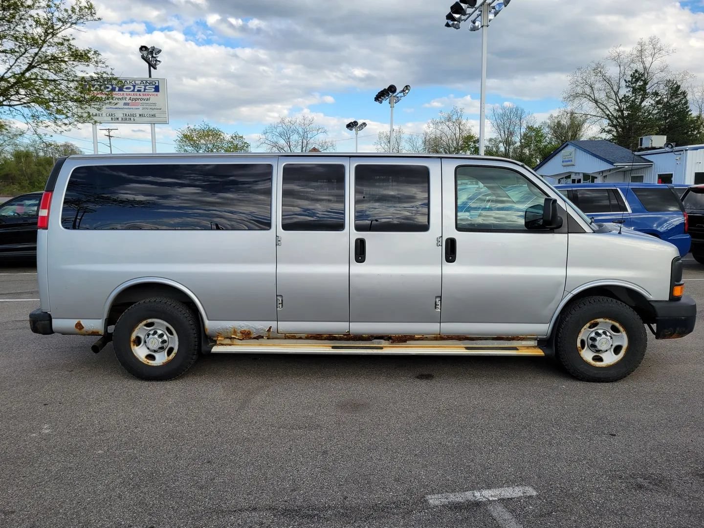 Used 2011 Chevrolet Express 3500 LS RWD image 3