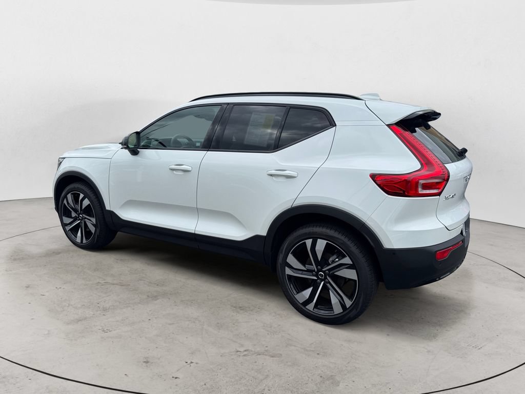 Used 2026 Volvo XC40 B5 Plus w/ Protection Package Premier AWD/4WD image 3