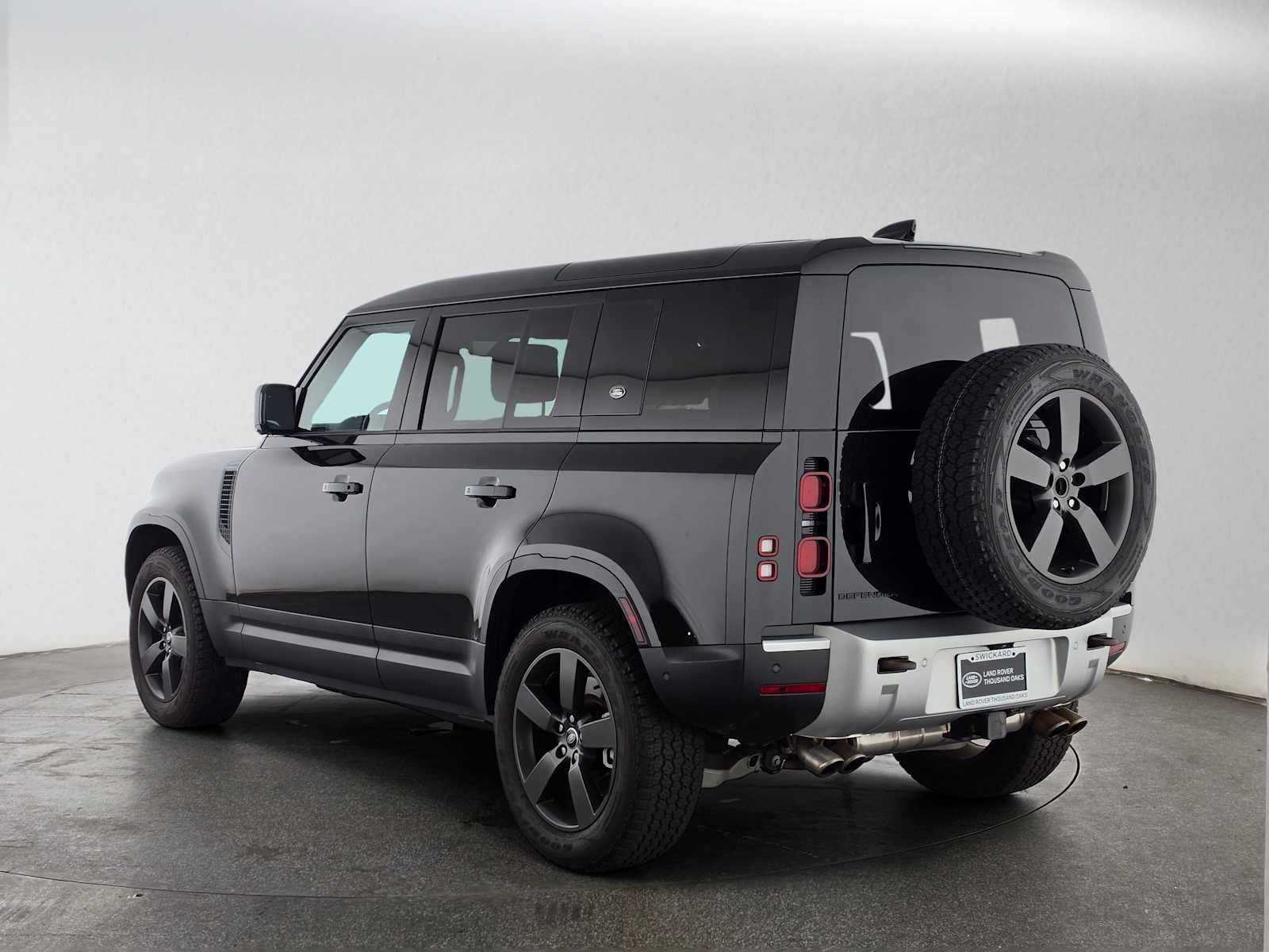 Used 2024 Land Rover Defender 110 SE AWD/4WD image 3