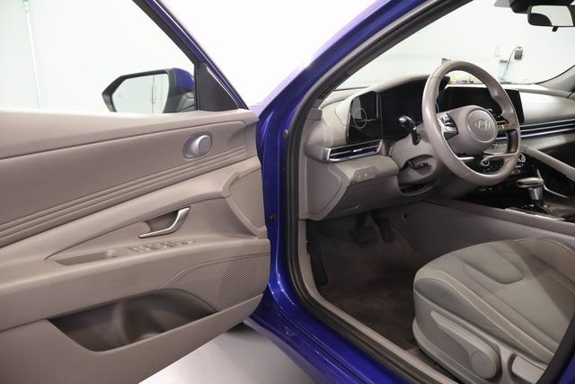 Used 2025 Hyundai Elantra SEL FWD image 8