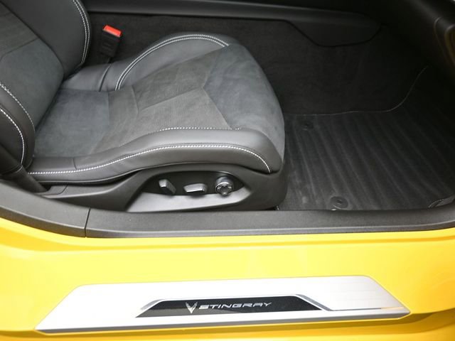 Used 2025 Chevrolet Corvette Stingray Premium Conv w/ Z51 Performance Package image 19