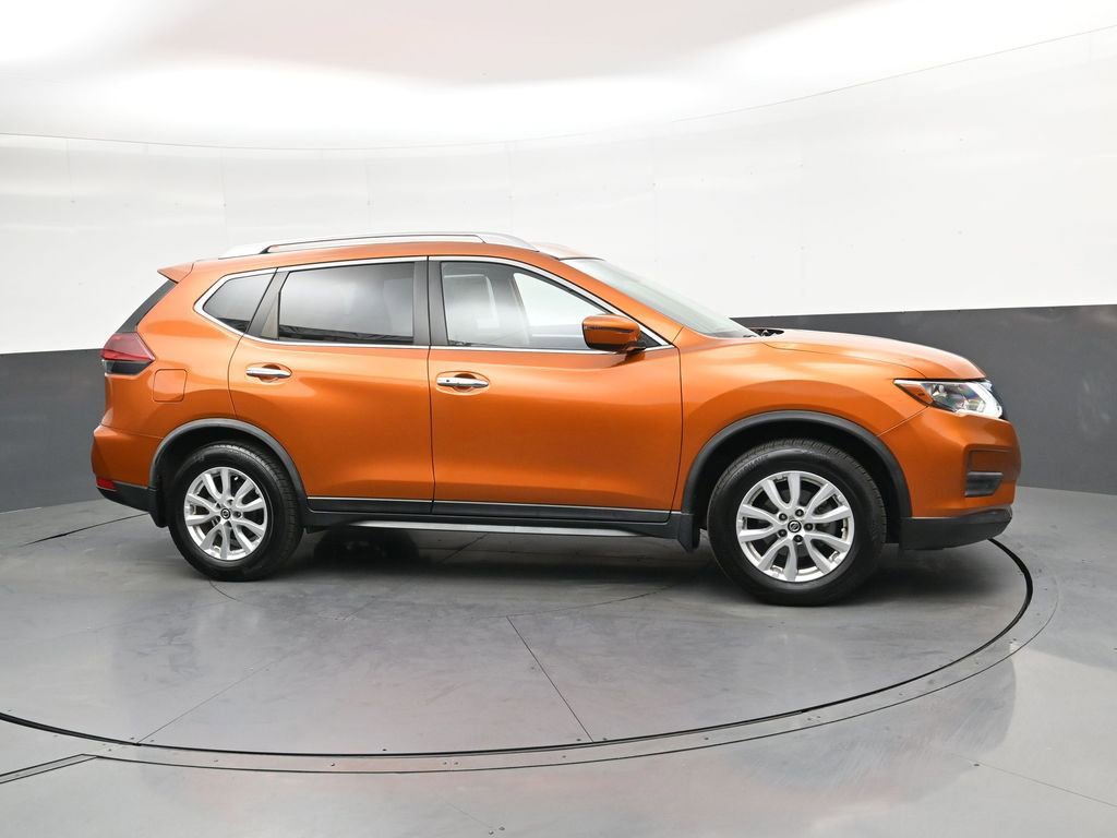 Used 2020 Nissan Rogue SV image 3