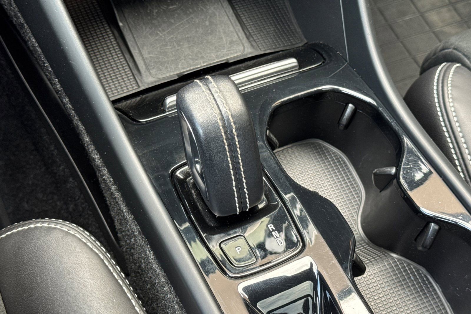 Used 2019 Volvo XC40 T5 R-Design image 24