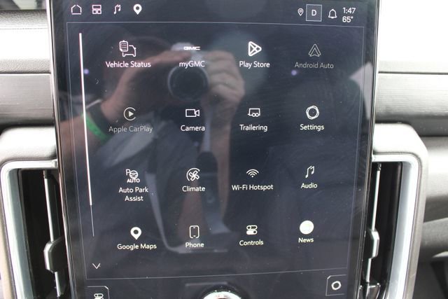 Used 2025 GMC Yukon Denali w/ Sun & Power Step Package image 18