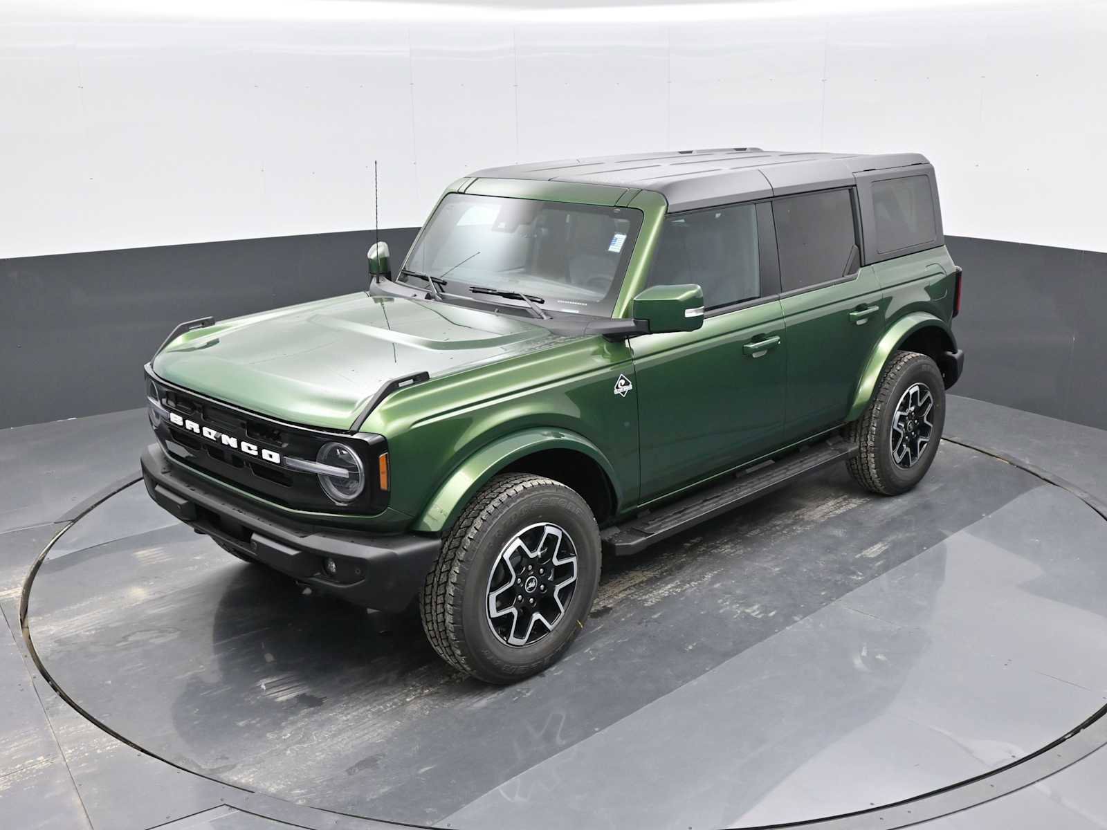 New 2024 Ford Bronco Outer Banks image 1