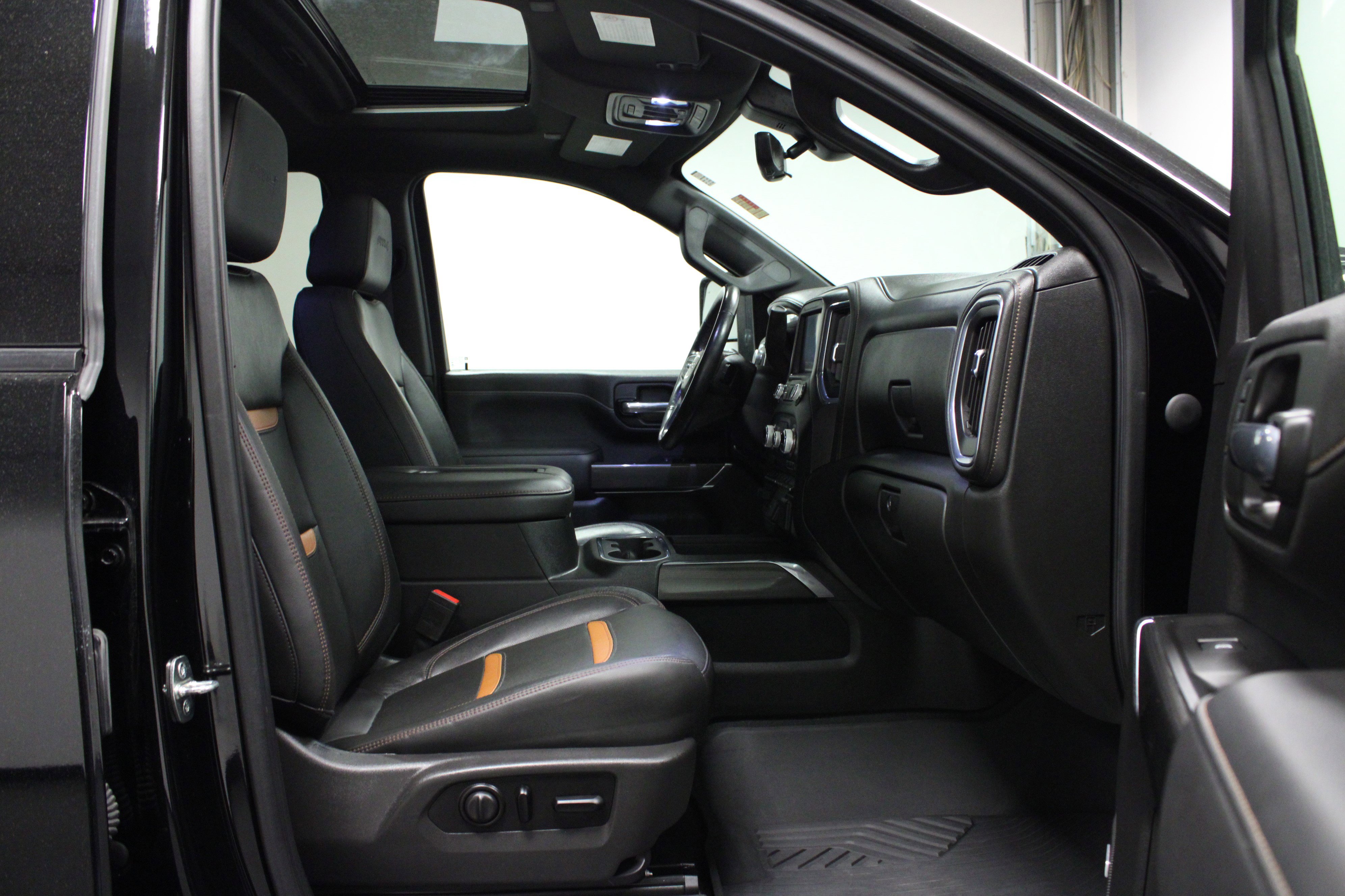 Used 2020 GMC Sierra 2500 AT4 w/ AT4 Premium Package image 16