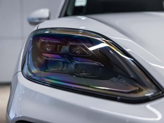 New 2026 Porsche Cayenne GTS image 9