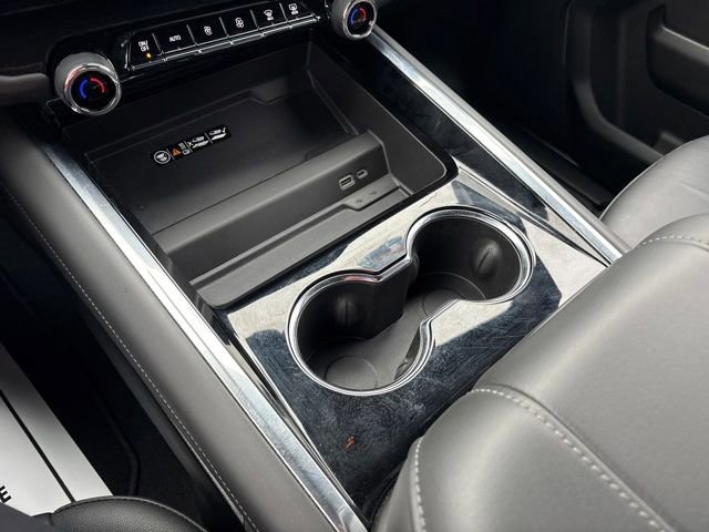 Used 2025 Chevrolet Suburban Z71 image 19