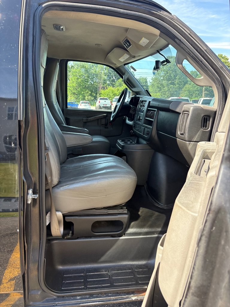 Used 2016 Chevrolet Express 3500 LS RWD image 10