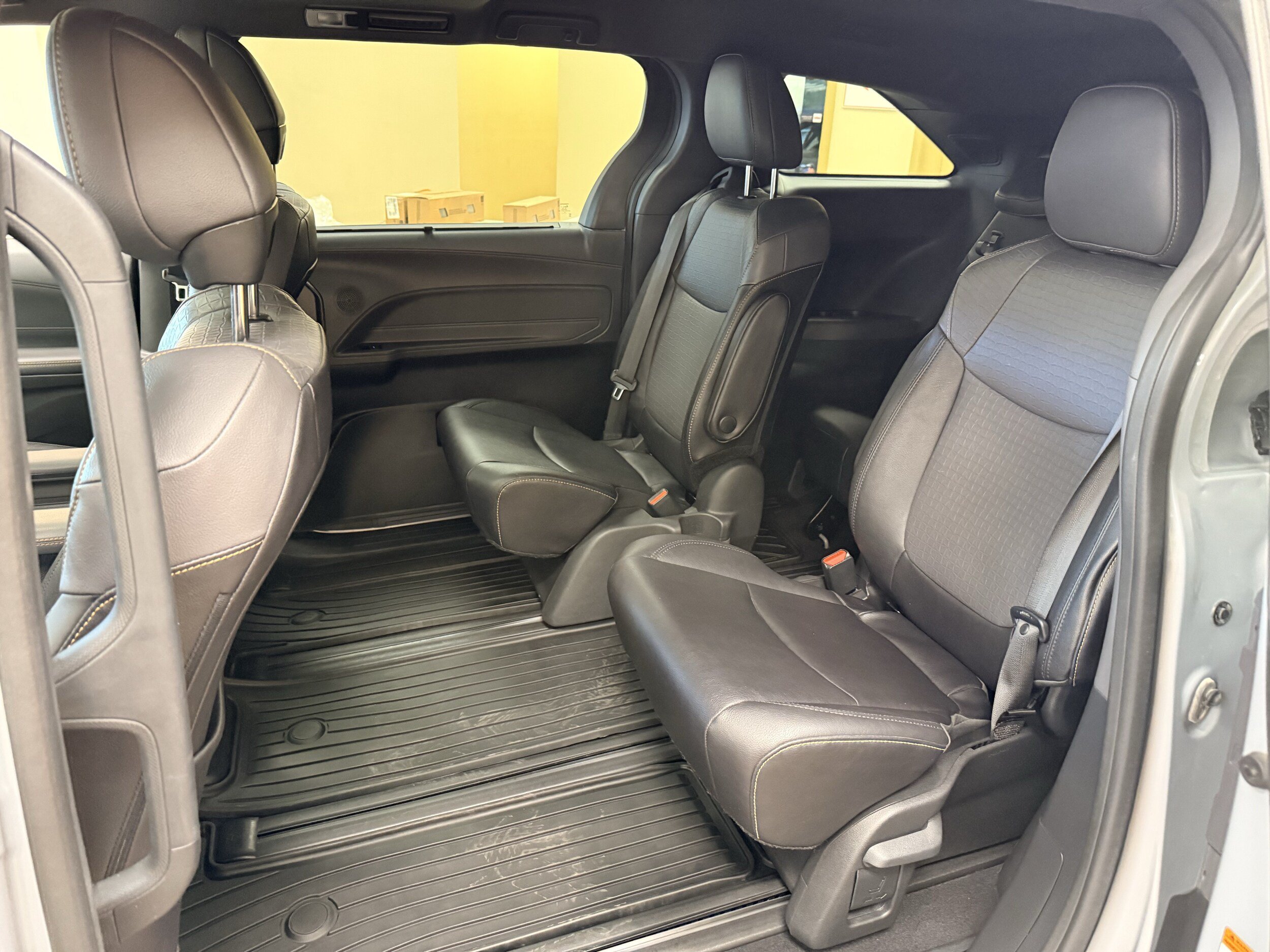 Used 2024 Toyota Sienna XLE Woodland Edition AWD/4WD image 20