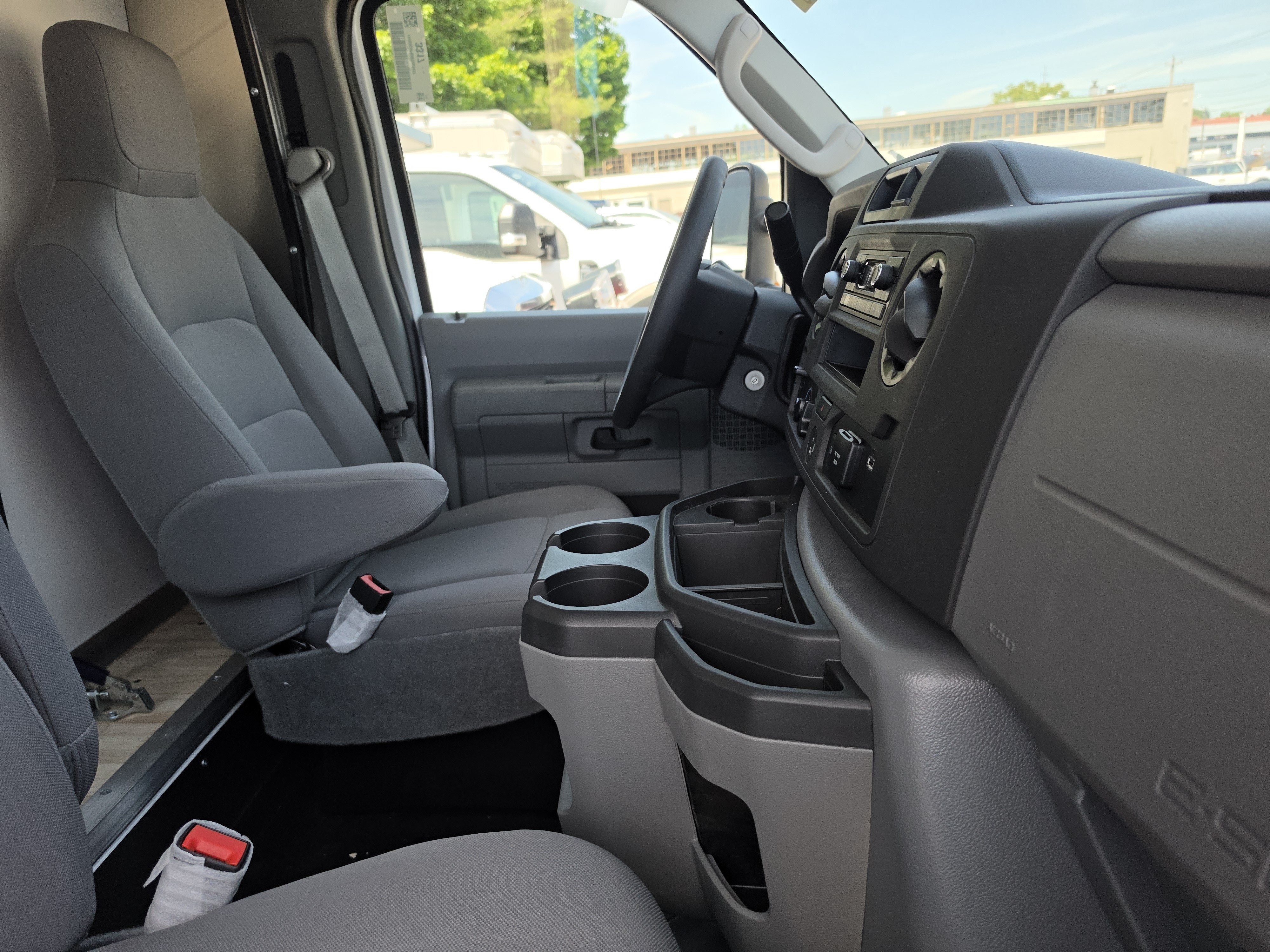 New 2027 Ford E-450 and Econoline 450 Super Duty w/ Power Equipment Group RWD image 9