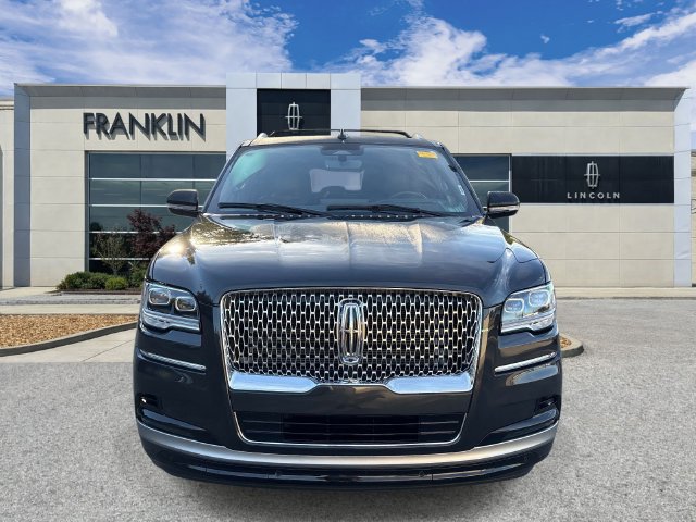 Used 2024 Lincoln Navigator Reserve AWD/4WD image 2