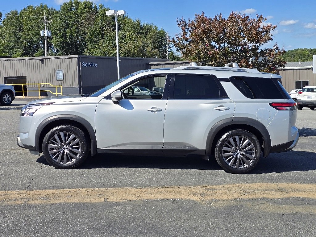 Used 2024 Nissan Pathfinder SL w/ SL Premium Package image 23