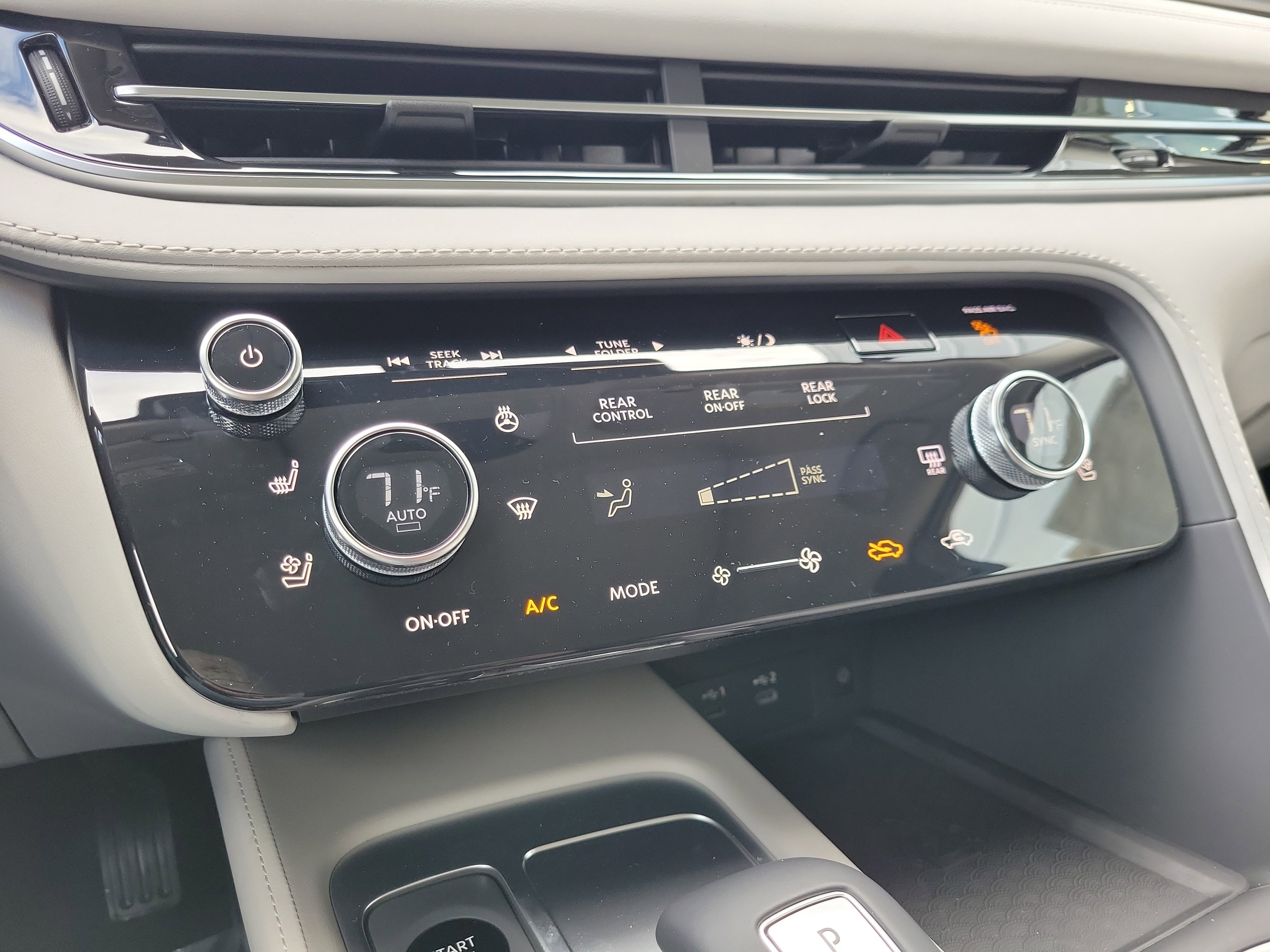 New 2026 INFINITI QX60 Luxe w/ Family Package image 26