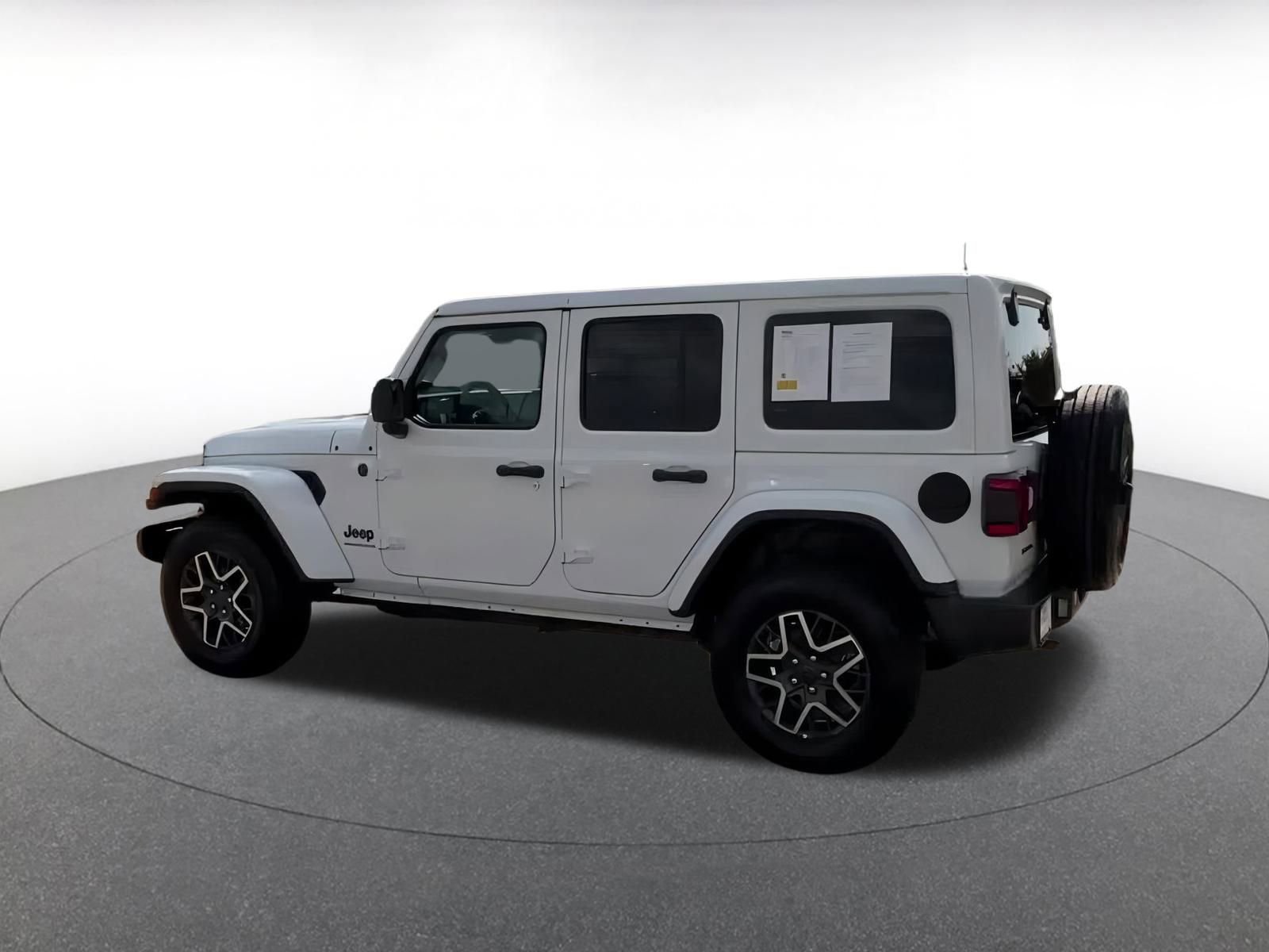 Used 2025 Jeep Wrangler Sahara image 10