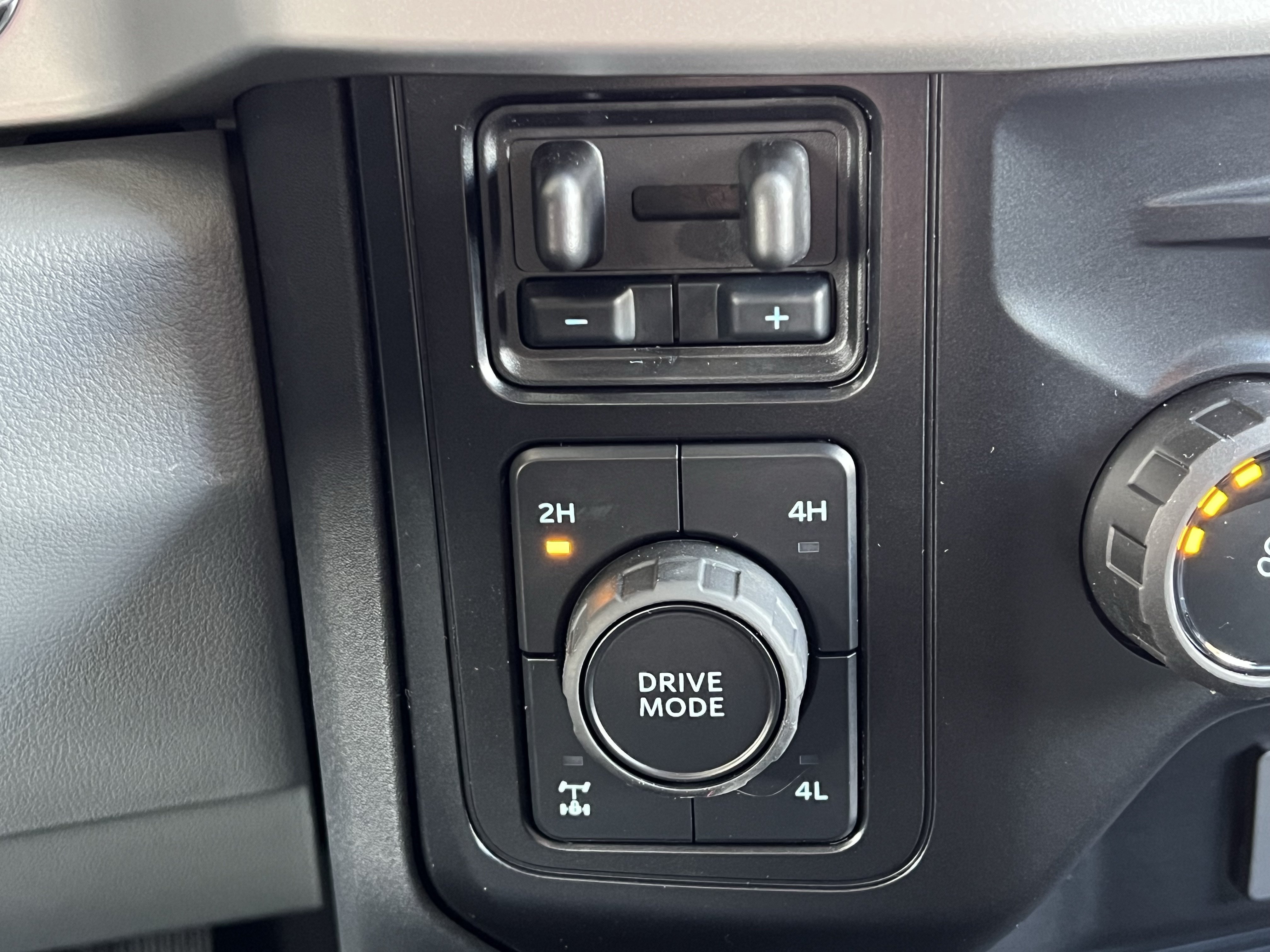 New 2026 Ford F350 XLT w/ XLT Premium Package AWD/4WD image 38