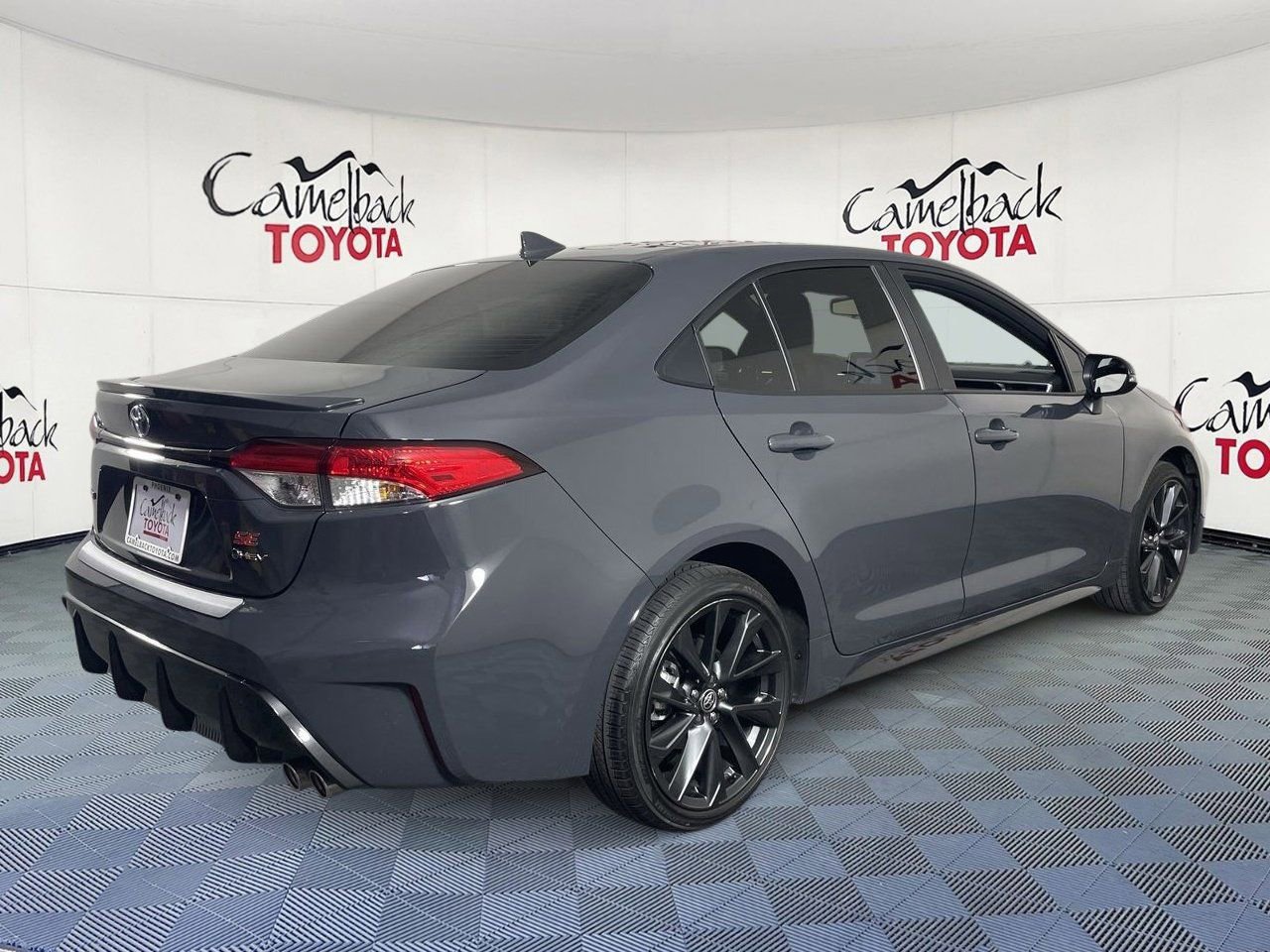 Used 2025 Toyota Corolla SE w/ Convenience Package image 8