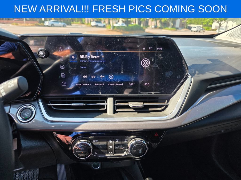 Used 2025 Chevrolet Trax ACTIV w/ Sunroof Package FWD image 11
