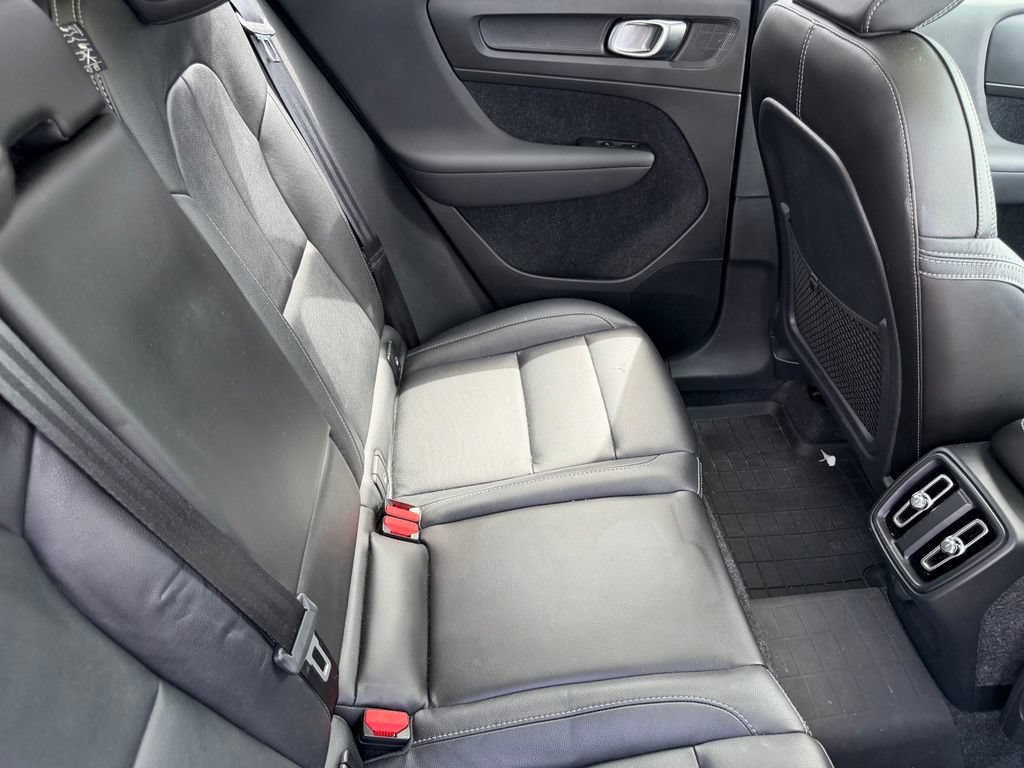 Used 2019 Volvo XC40 T5 Momentum AWD/4WD image 17