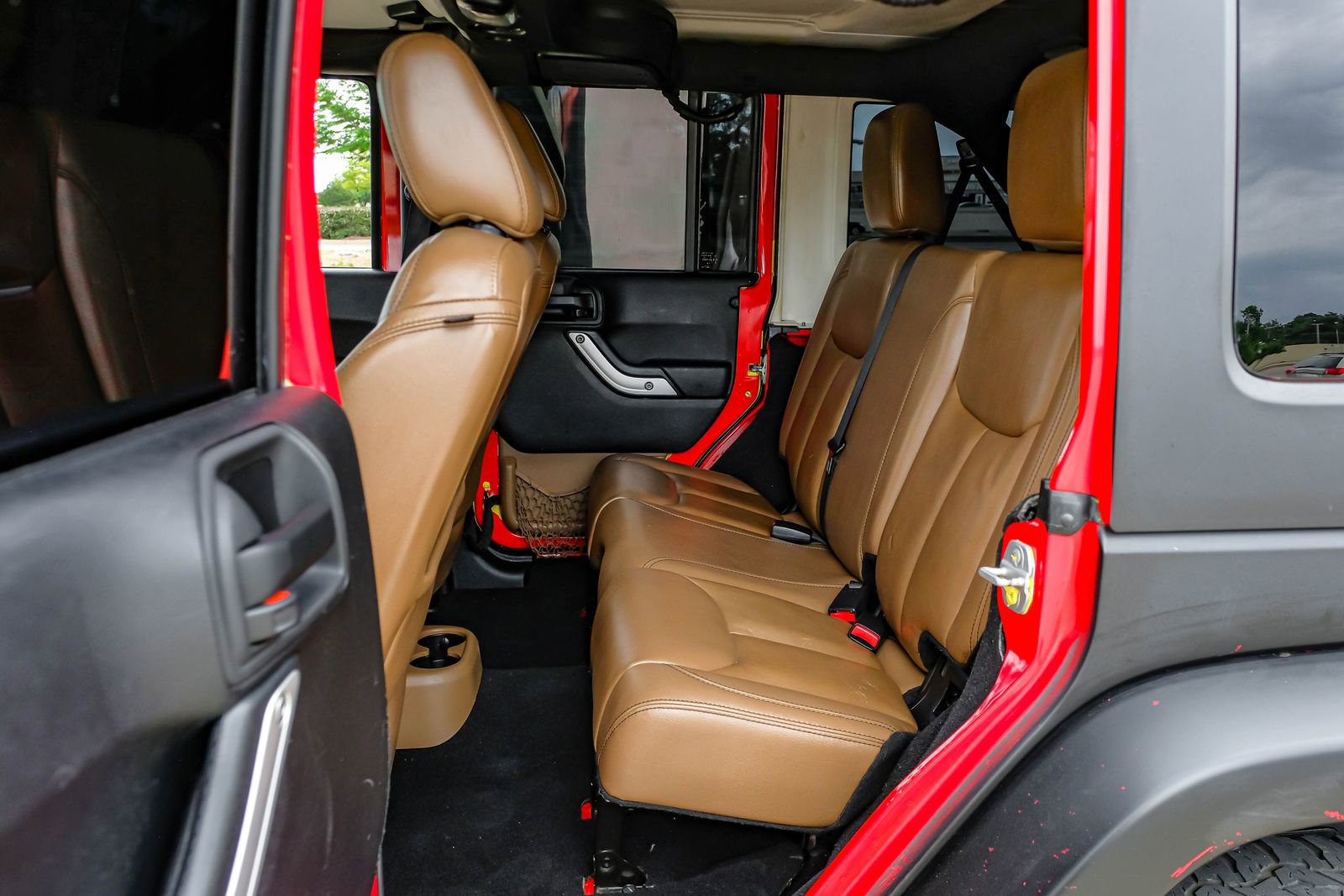 Used 2015 Jeep Wrangler Unlimited Sahara w/ Max Tow Package AWD/4WD image 39