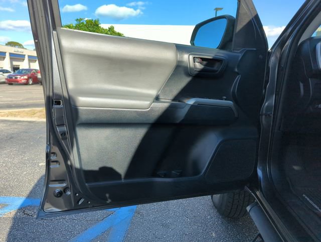 Used 2017 Toyota Tacoma SR5 w/ Tow Package image 16