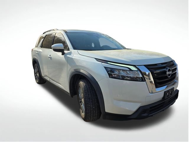 Used 2022 Nissan Pathfinder SV w/ SV Premium Package image 2