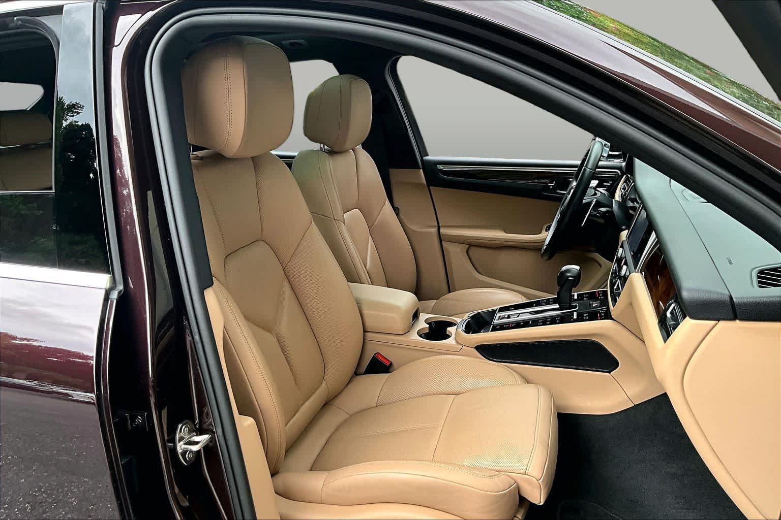 Used 2023 Porsche Macan AWD/4WD image 9