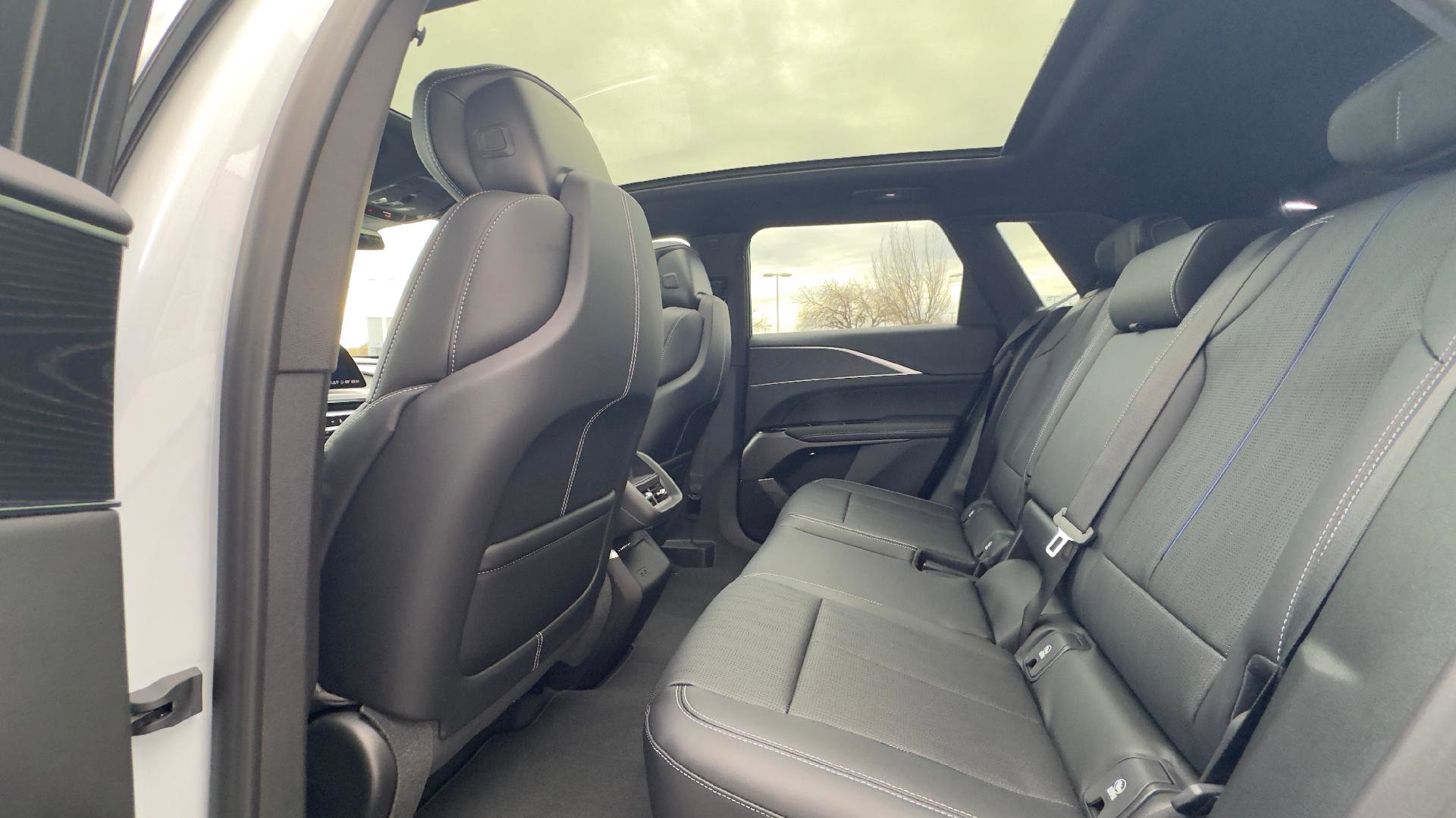 New 2026 Cadillac Lyriq Luxury image 6