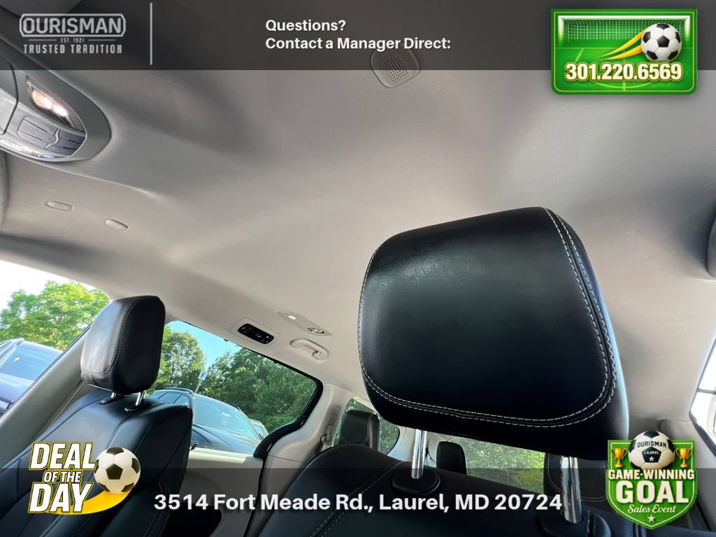 Used 2024 Chrysler Pacifica Touring-L FWD image 18