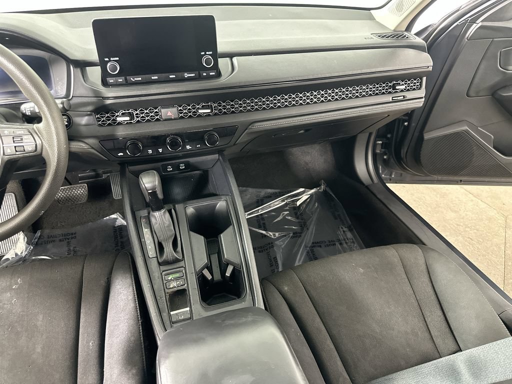 Used 2025 Honda Accord SE image 19