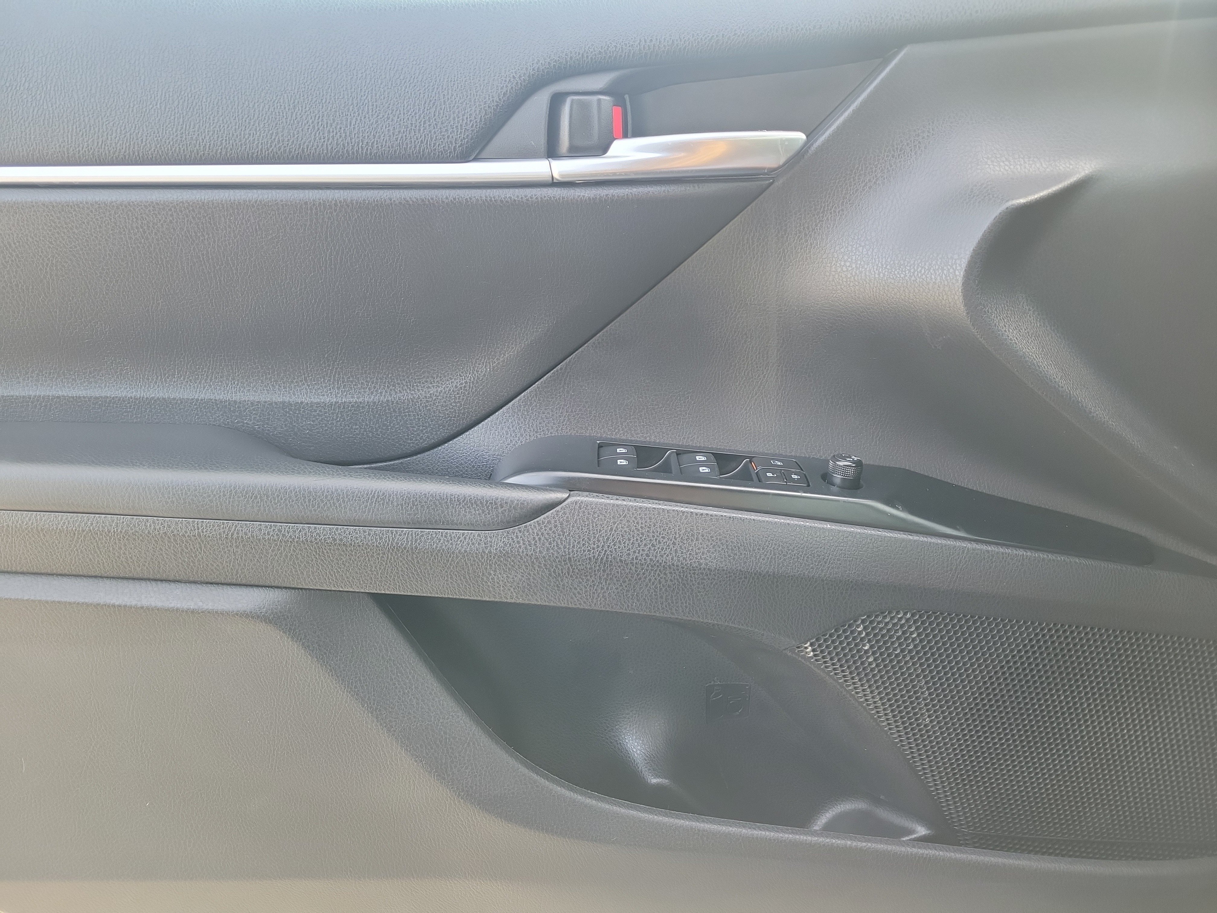 Used 2020 Toyota Camry SE FWD image 25