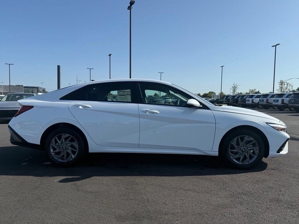 New 2026 Hyundai Elantra Hybrid FWD image 4