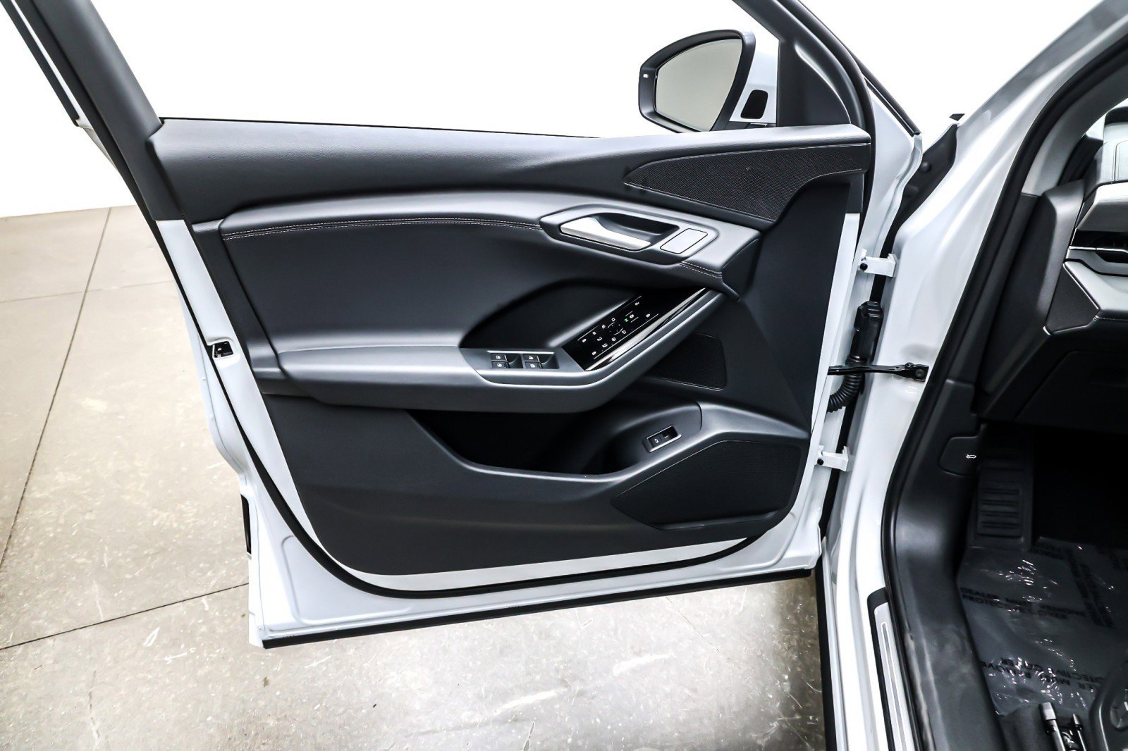 Used 2025 Audi Q6 e-tron Premium w/ Convenience Package image 22