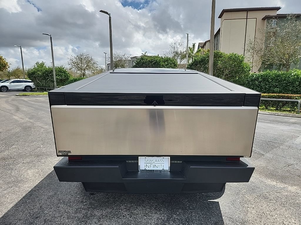 Used 2025 Tesla Cybertruck AWD Crew Cab image 10
