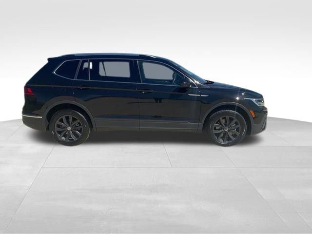 Used 2024 Volkswagen Tiguan SE image 11