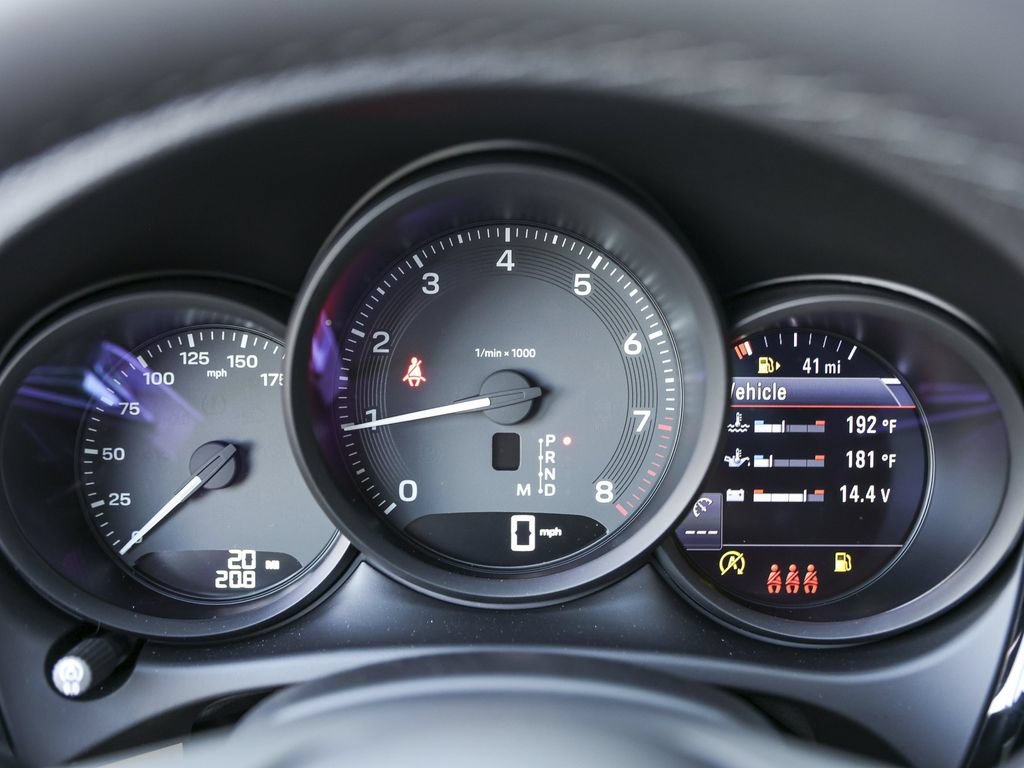 Certified 2026 Porsche Macan AWD/4WD image 16