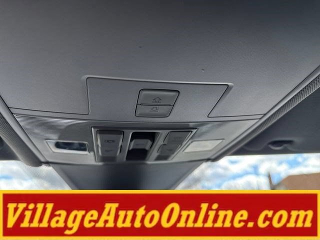 Used 2022 Volkswagen Tiguan SE w/ Panoramic Sunroof Package AWD/4WD image 30