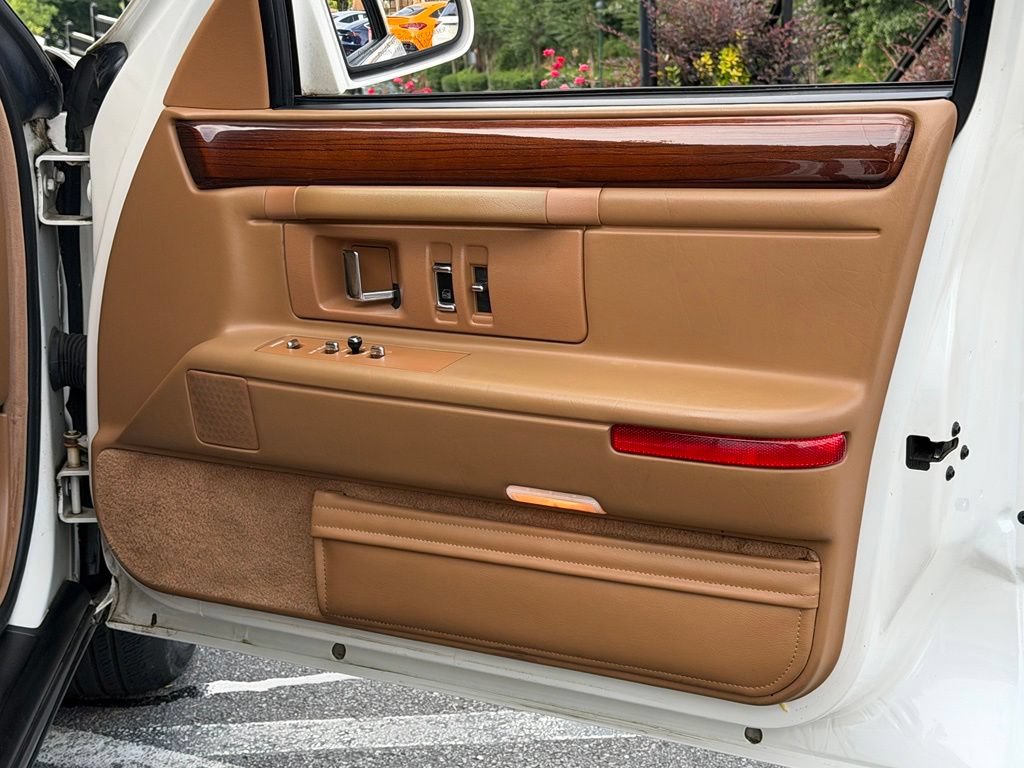 Used 1994 Cadillac De Ville Concours FWD image 37