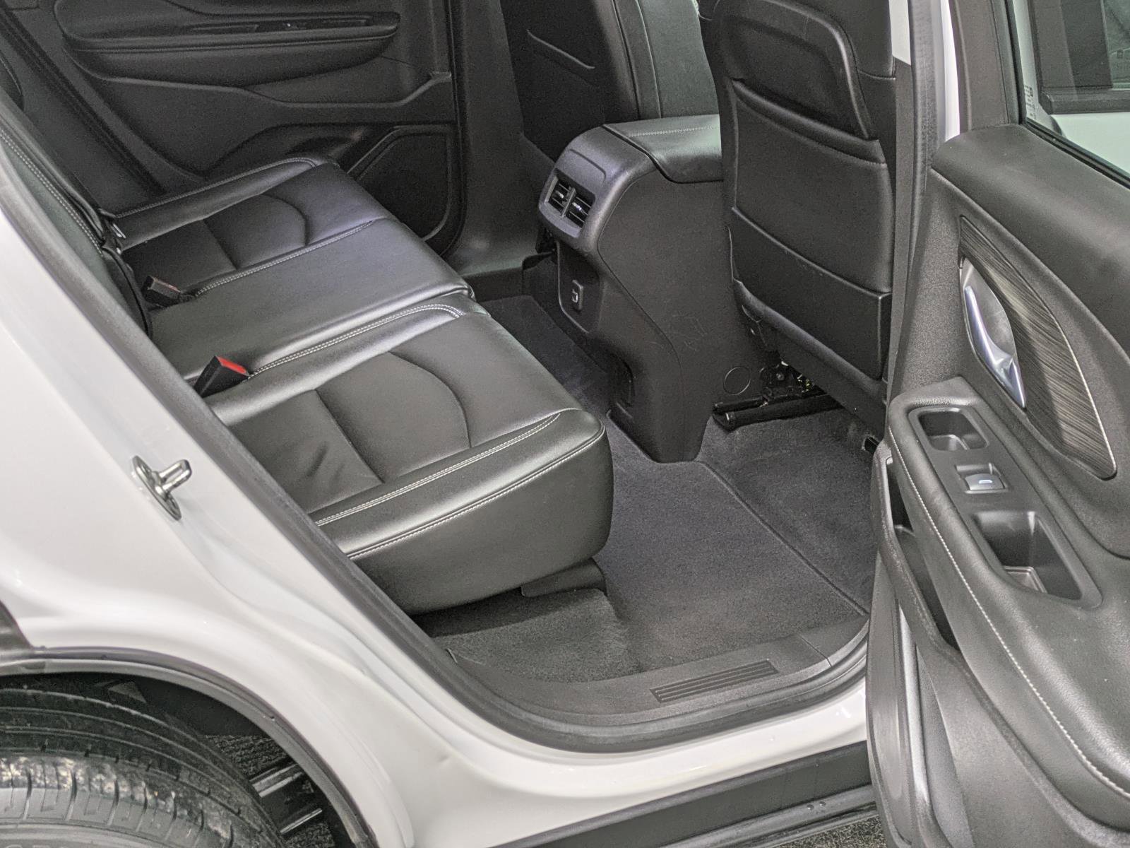 Used 2024 GMC Terrain SLT image 29