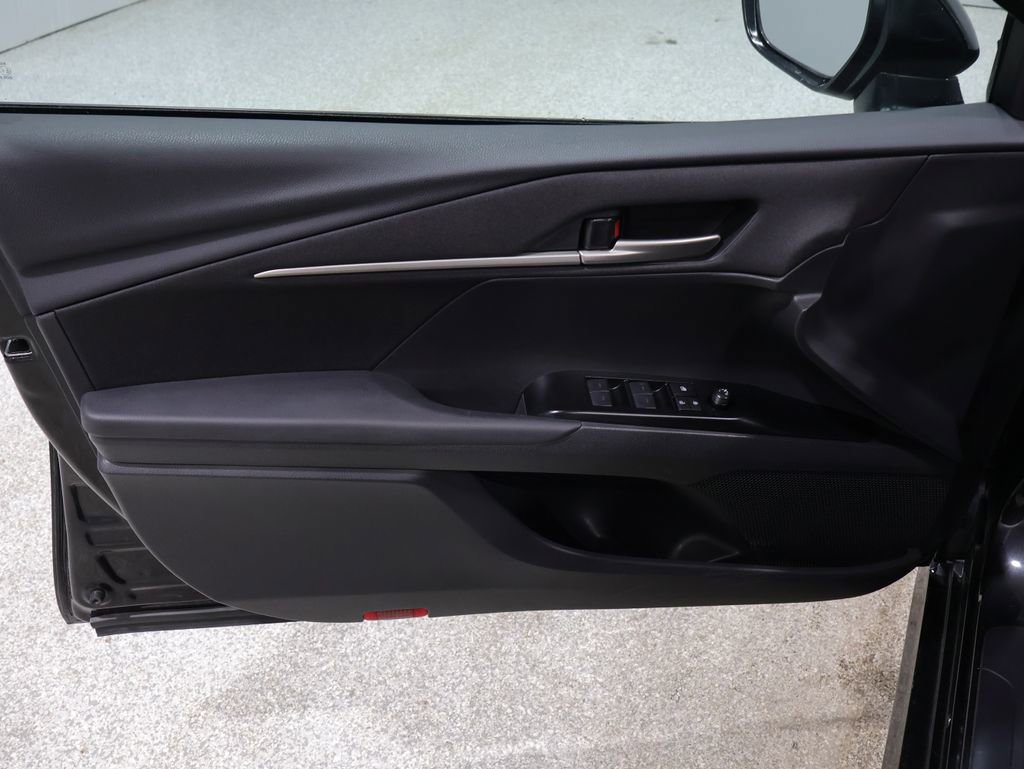 Used 2025 Toyota Camry LE image 12