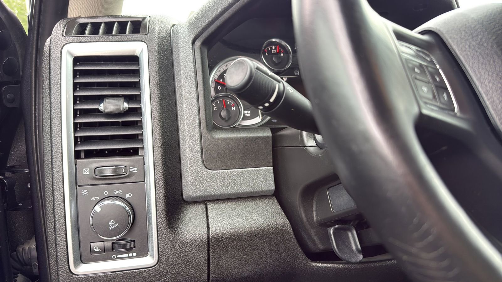Used 2019 RAM 1500 Big Horn RWD image 12