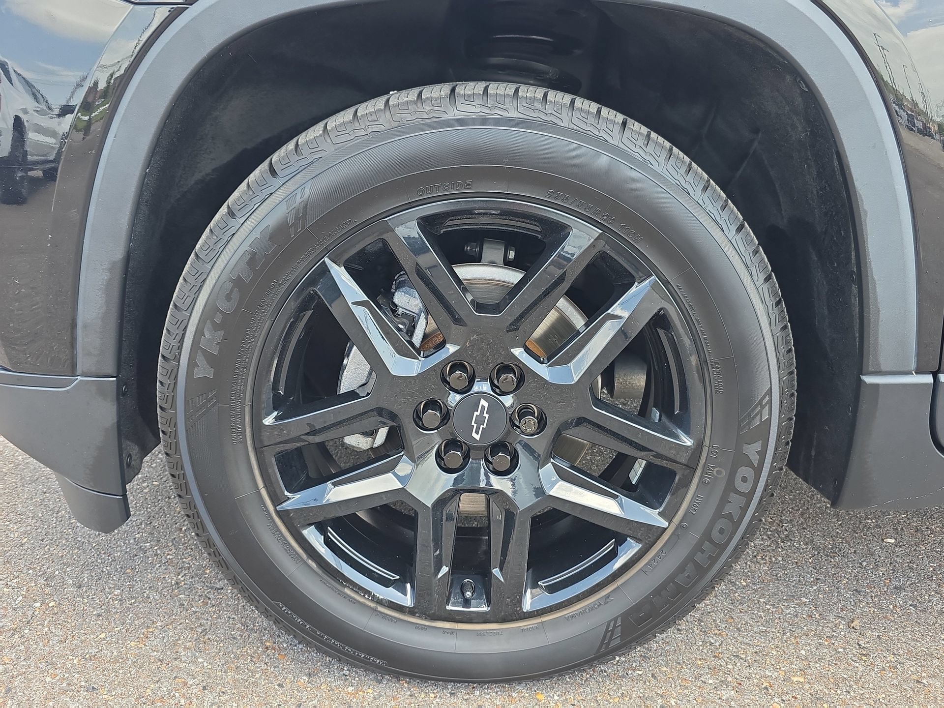 Used 2020 Chevrolet Traverse LS w/ LPO, Blackout Package FWD image 9