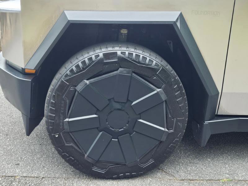 Used 2024 Tesla Cybertruck AWD Crew Cab image 18