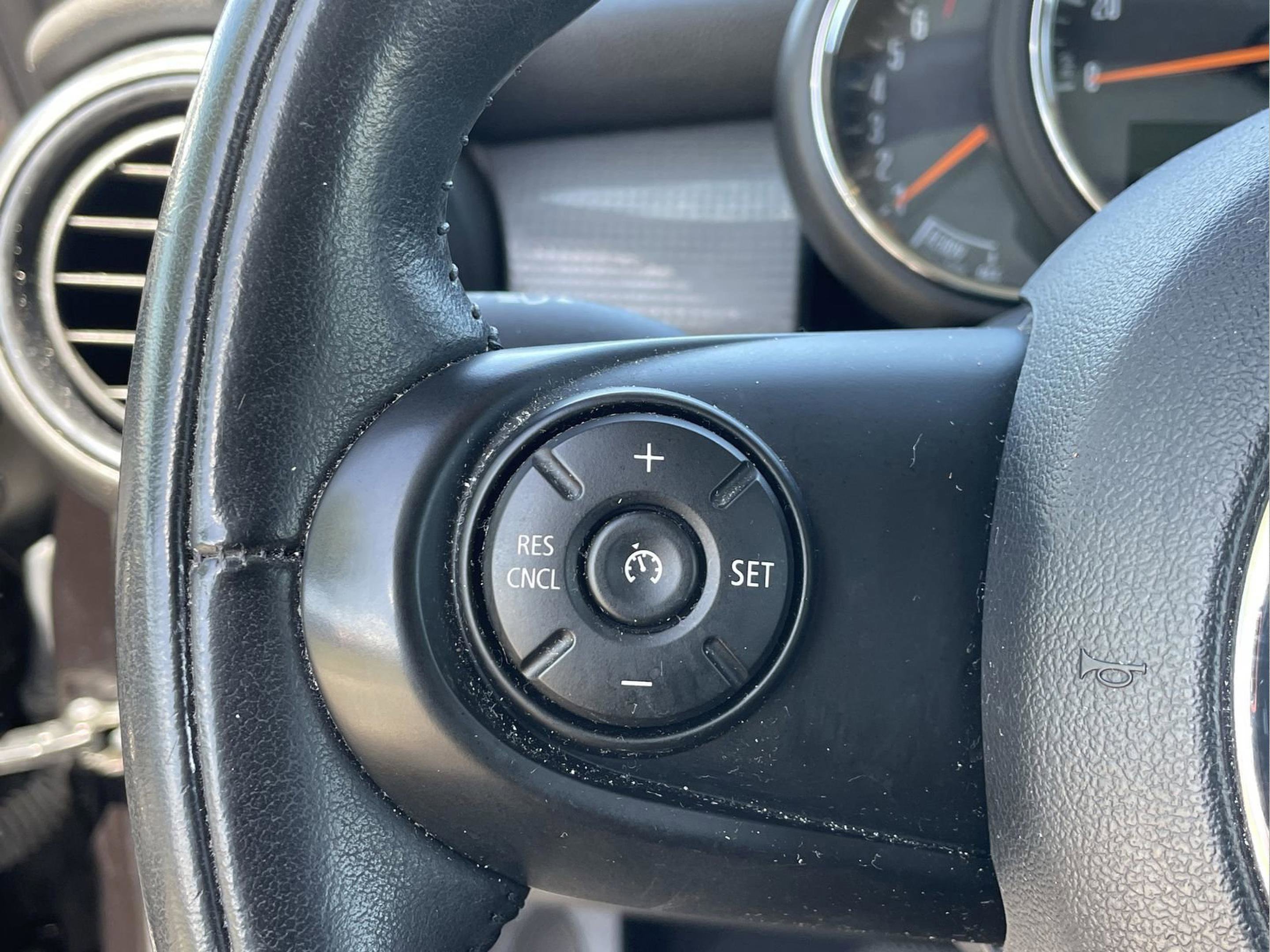 Used 2020 MINI Cooper 2-Door Hardtop image 13