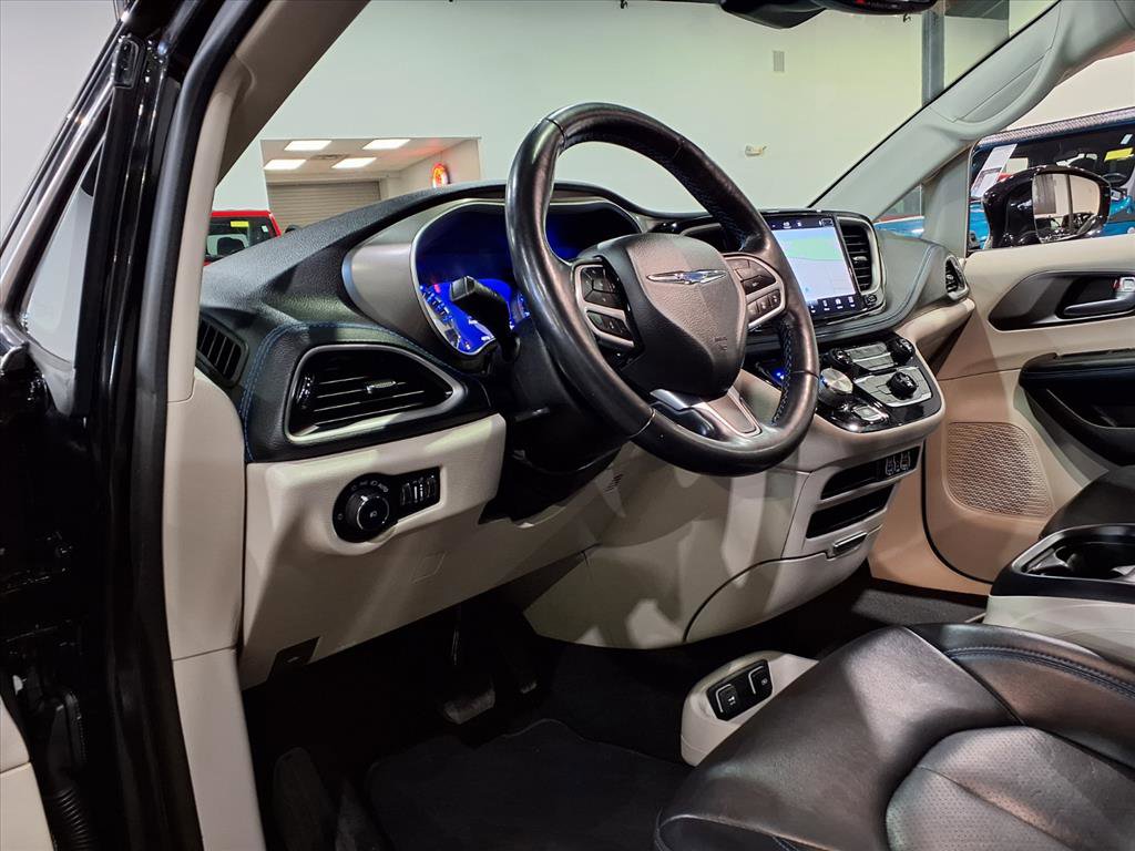 Used 2021 Chrysler Pacifica Touring-L w/ Premium & Safety Sphere Group image 18