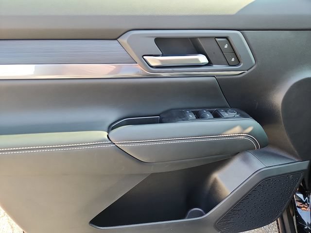 New 2027 GMC Terrain Elevation w/ Black Edition FWD image 8